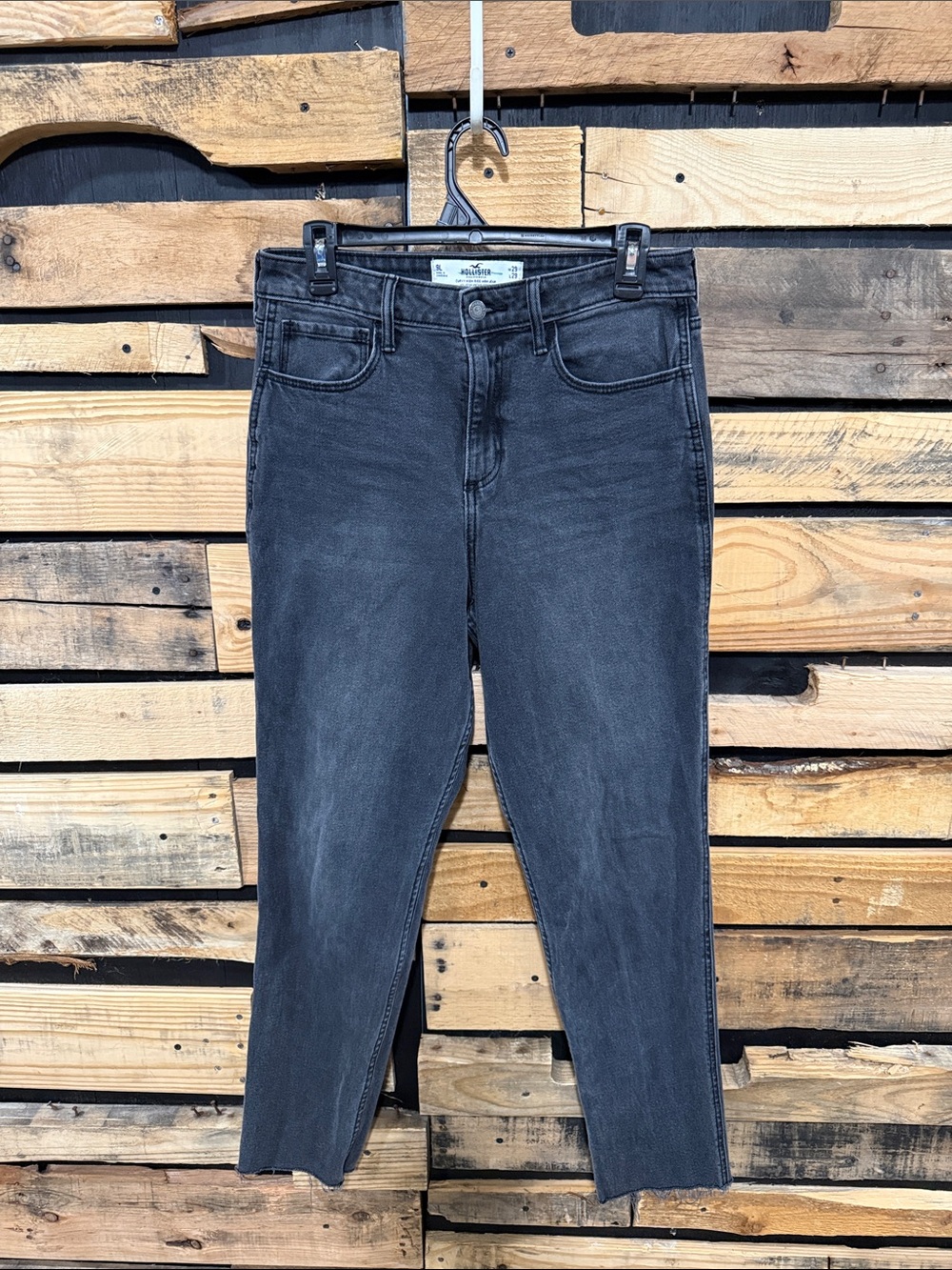 Hollister Women’s Black High Rise Curvy High Rise Mom Jean Size 29 Long - Picture 2 of 8